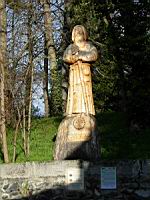 Le Puy-en-Velay, Chemin de Compostelle, Statue de pelerin a la sortie de la ville (1)
